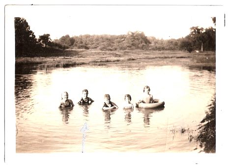 1934.. - Jane, Rob, Howard, Eleanor (maybe), and Eileen - swimming in the back end...jpg